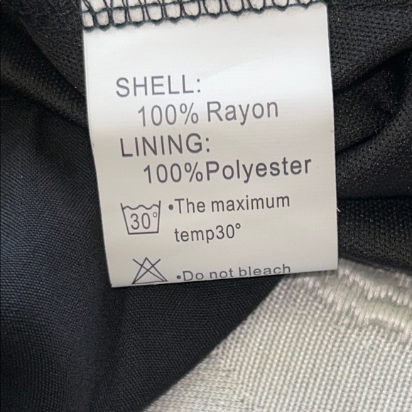 Elegant Black Midi Dress - Picture 14 of 15